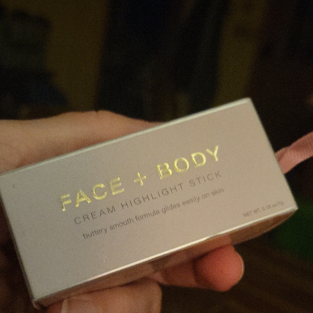 Enchante Face + Body Cream Highlight Stick  New Sealed Box 5g
